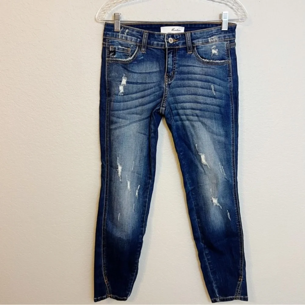 KanCan Distressed Tapered hem Slit Medium Wash‎ Jeans 7/27